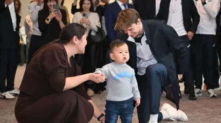 Теннисші Александр Бублик баланың тұсауын кесті