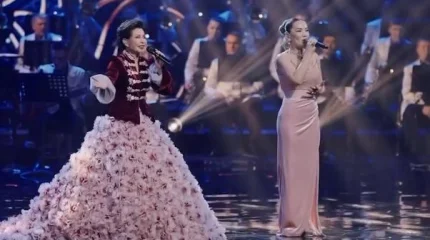 Аншлаг и овации: юбилейный концерт Розы Рымбаевой стал событием года в Алматы (ВИДЕО)