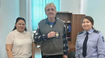 Житель ВКО спустя 20 лет получил документы