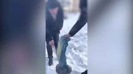 Павлодарда мұғалімдер туды өртеп, елтаңбаны балғамен ұрып сындырған