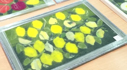 Санитарный врач на пенсии создает картины из войлока в Костанае