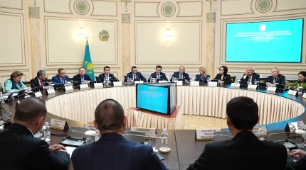 "Конституция бойынша референдум – саяси жүйені демократияландыру жолындағы маңызды қадам",- М.Әшімбаев