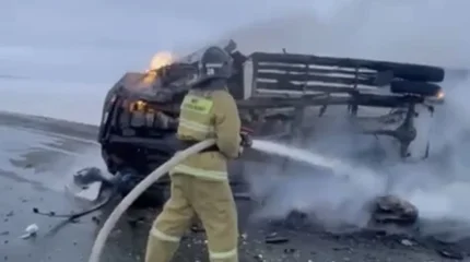 На трассе Самара-Шымкент произошло ДТП с возгоранием: два человека пострадали
