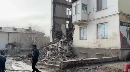 Балқашта бес қабатты үйдің бір бөлігі опырылып түсті