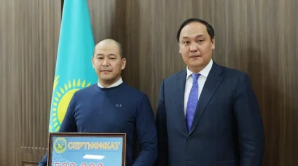 Облыс әкімі Таразда 13 жасар қызды құтқарып қалған тұрғынға сыйақы табыстады