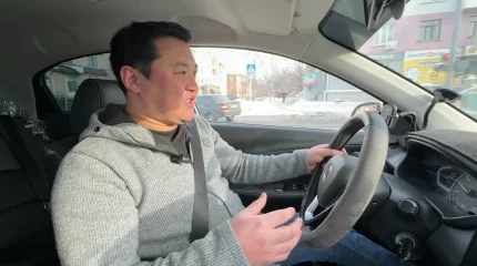 Поющее такси ездит по улицам Усть-Каменогорска