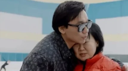 Қайрат Нұртас Денис Теннің анасына құрмет көрсетті