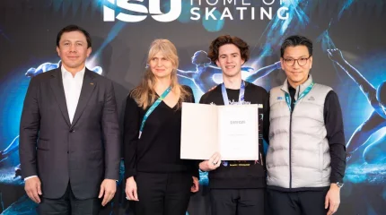 Михаил Шайдоров передал олимпийский костюм в музей