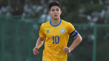 Дастан Сәтпаев №10 жейдемен өнер көрсетеді