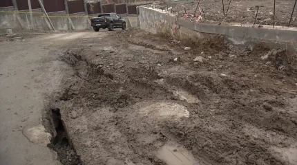 «Безобразие творится»: жители села Бесагаш почти два года ждут восстановления дорог после стройки