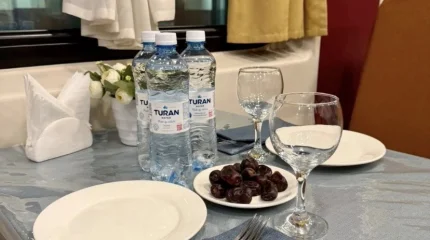 В поездах изменили режим работы вагонов-ресторанов в Рамазан