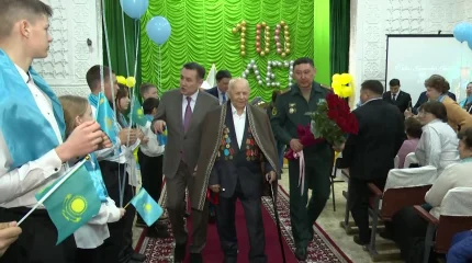 На 100-летний юбилей Ветерану ВОВ из ВКО подарили автомобиль