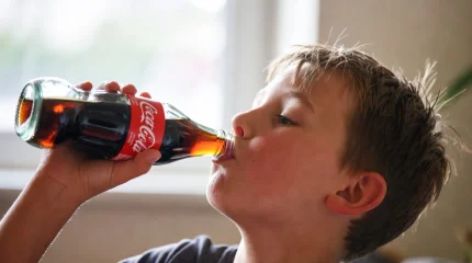 Во Владивостоке 12-летний подросток попал в больницу после злоупотребления газировкой