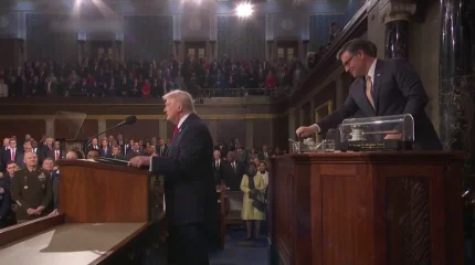 Трамп: «Әлемдегі барлық Президенттер менімен сөйлесу үшін кезекке тұрады»