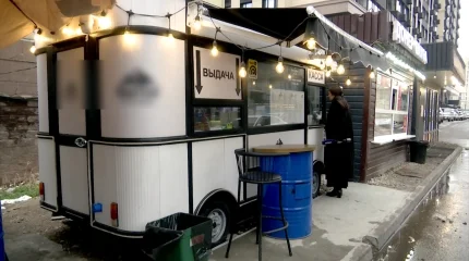 Алматинец получил серьезный ожог пищевода, заказав компот в киоске быстрого питания