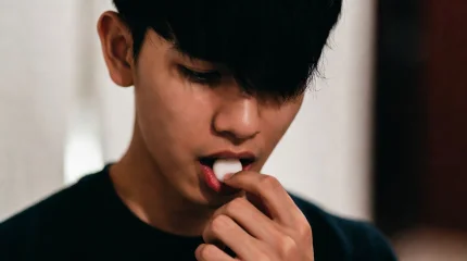 Ученые создали «умную» жвачку против кариеса