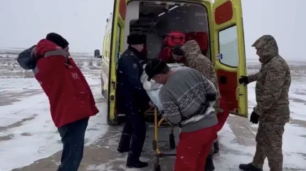 Вертолёт МЧС экстренно доставил пациента из Каражала в Жезказган