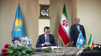 Спикер Сената оставил запись в книге соболезнований в Посольстве Ирана