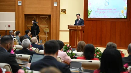 Председатель Мажилиса поздравил коллег с Международным женским днём