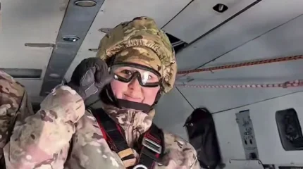 Казахстанка совершила более 1700 прыжков с парашютом