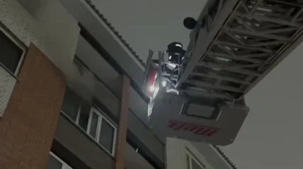 Более 100 человек эвакуировали из горящего дома в Петропавловске