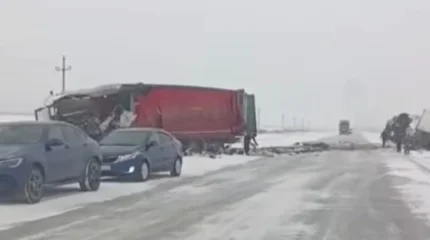 СҚО-да екі жүк көлігі соқтығысып, бір жүргізуші мерт болды