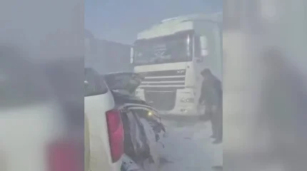 Сильная метель, порывистый ветер со снегом и нулевая видимость стали причиной цепного ДТП на трассе Астана – Караганда