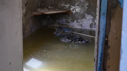 "Жить невозможно!"- подземные воды топят дома сельчан в Мангистауской области