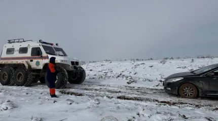 Батпаққа батқан автокөліктерге құтқарушылар көмек көрсетті