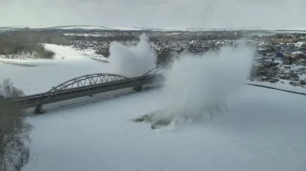 В ВКО начали взрывать лед на реках и Бухтарминском водохранилище