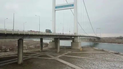 Семейде әйел адам көпірден секіріп кетті