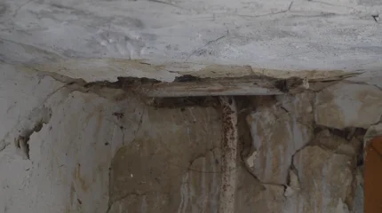 Атырауда апатты үй тұрғындары көшіруді талап етті