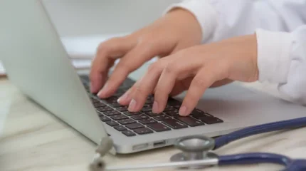 Енді үкімет дәрігерлердің жұмыс сапасын жасанды интеллект арқылы тексереді