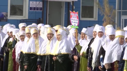 Сотни актюбинцев приняли участие в торжественном шествии в честь Көрісу күні