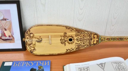 Три тысячи домбр: как случайная находка стала делом всей жизни