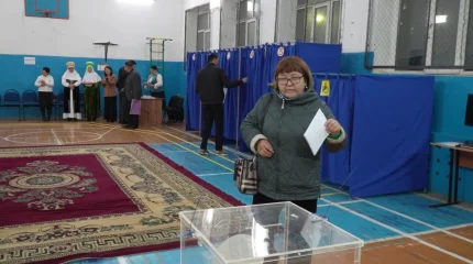 Атырау қаласында көршілер референдум учаскесіне бірге барып  дауыс берді