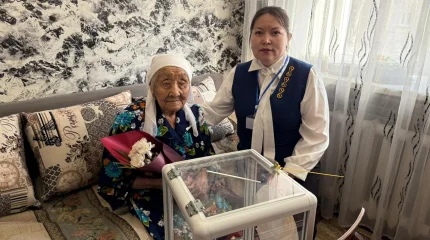 100-летняя труженица тыла проголосовала в районе Алтай