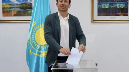 Геннадий Головкин проголосовал на референдуме во время командировки в Бангкоке