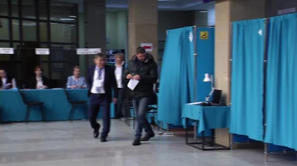 Түске қарай учаскеге келушілердің қарасы көбейген