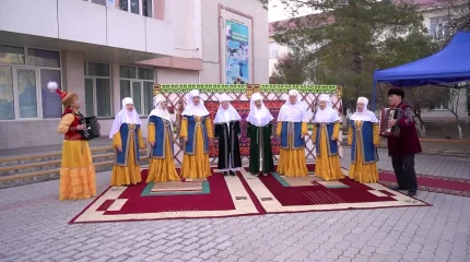 Әжелер референдумға тәтті тоқаш пісіріп әкеліп таратты