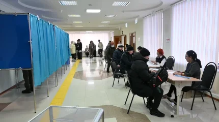 Министры и акимы областей проголосовали на референдуме