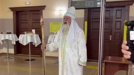 "Ерекше вайб": дауыс беруге ерекше образбен келгендер