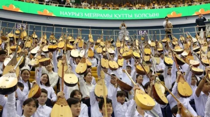 Алматыда 11 500 домбырашы Қазақстан рекордын орнатты