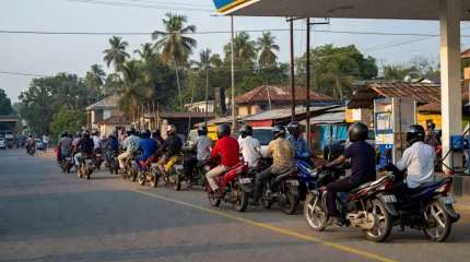 Шри-Ланка ввела заправку по номерным знакам из-за топливного кризиса