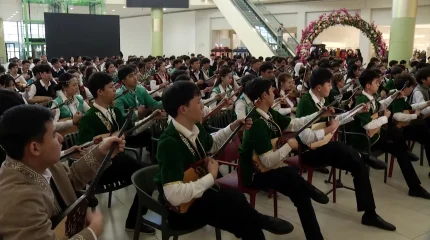 Алматыда 500-ден аса студент домбыра шертті