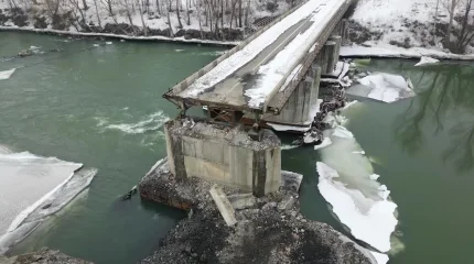 В Усть-Каменогорске начались работы по демонтажу рухнувшего в сентябре Шнайдеровского моста