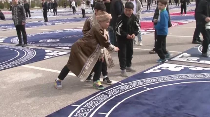 Түркістанда бір мезетте мың бала асық ойнады