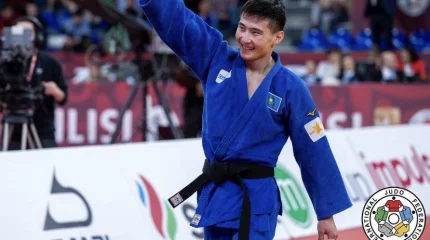 Казахстанский дзюдоист завоевал золото в новом весе перед Азиадой