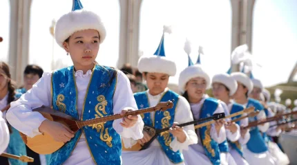 500 бала бір мезетте күй тартты