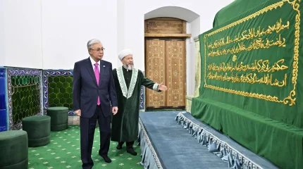 Президент Қасым-Жомарт Тоқаев Қожа Ахмет Ясауи кесенесіне зиярат етті